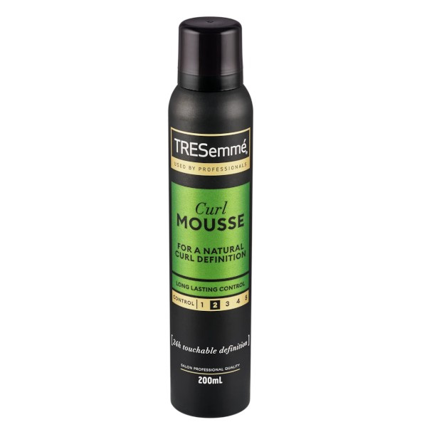 TRESemmé Botanique Cactus Water & Coconut stylingová pěna pro kudrnaté vlasy 200 ml