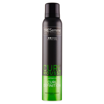 TRESemmé Botanique Cactus Water & Coconut stylingová pěna pro kudrnaté vlasy 200 ml