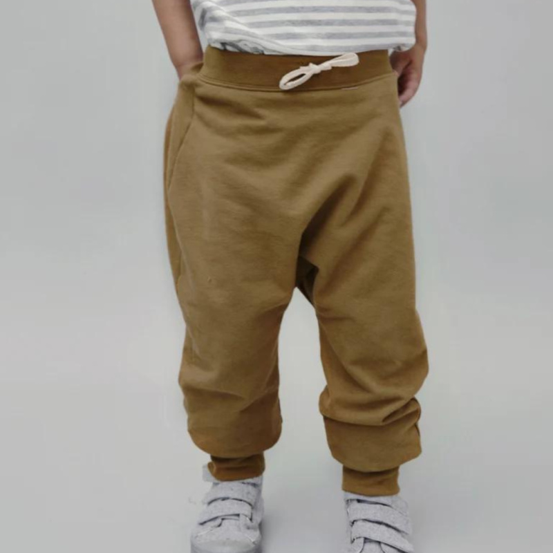GRAY LABEL Tepláky baggy GOTS - Peanut Velikost: 9-10Y