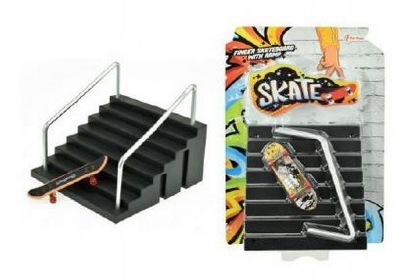 Skateboard prstový se schůdky a zábradlím