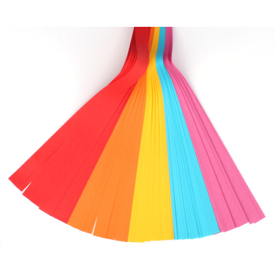 sada barevných papírů proužky