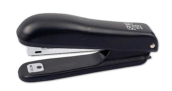 Sešívačka SAX 19, černá SAX