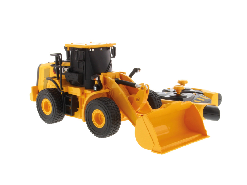 Revell RC auto na dálkové ovládání (RC model CAT 950M kolový nakladač 1:35)