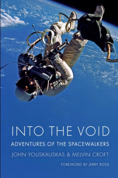 University of Nebraska Press Into the Void - Youskauskas, John a Croft, Melvin